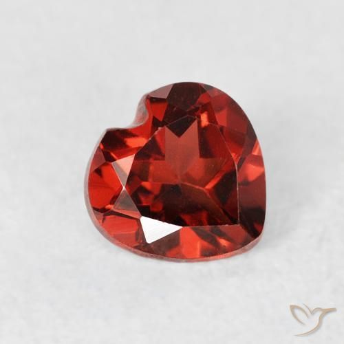 Granate piropo Rojo medio natural de 0.54 ct, Corazón, VS