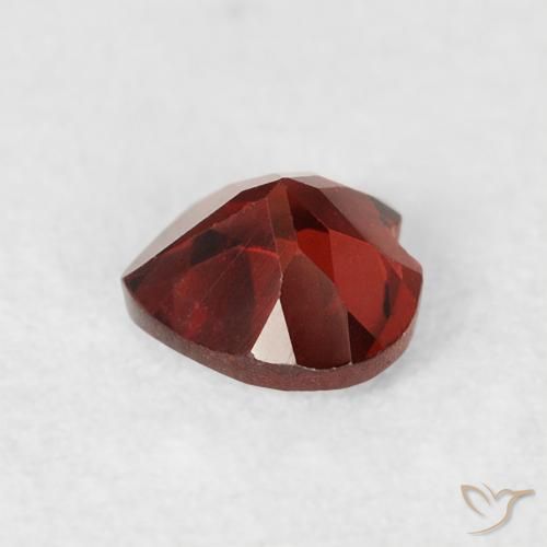 Granate piropo Rojo medio natural de 0.54 ct, Corazón, VS