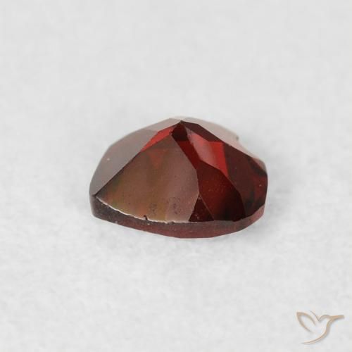 Granate piropo Rojo medio natural de 0.47 ct, Corazón, VS