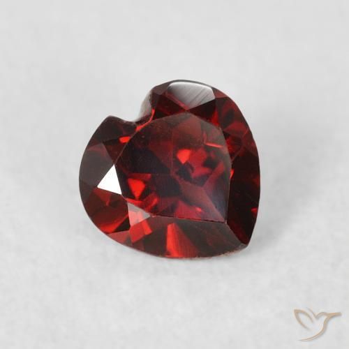 Granate piropo Rojo medio natural de 0.58 ct, Corazón, VS