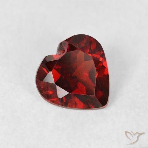 Granate piropo Rojo grosella natural de 0.57 ct, Corazón, VS