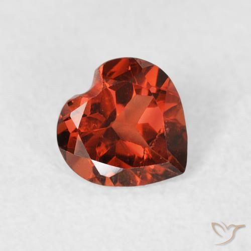 Granate piropo Rojo medio natural de 0.54 ct, Corazón, VS