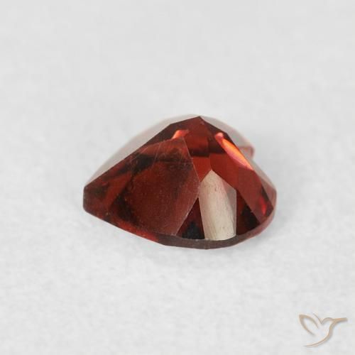 Granate piropo Rojo medio natural de 0.54 ct, Corazón, VS