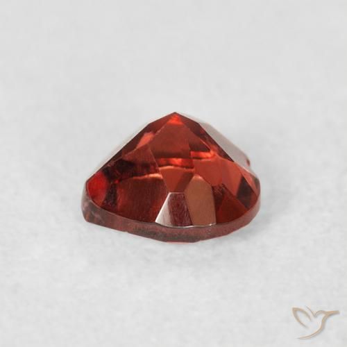 Granate piropo Rojo grosella natural de 0.61 ct, Corazón, VS