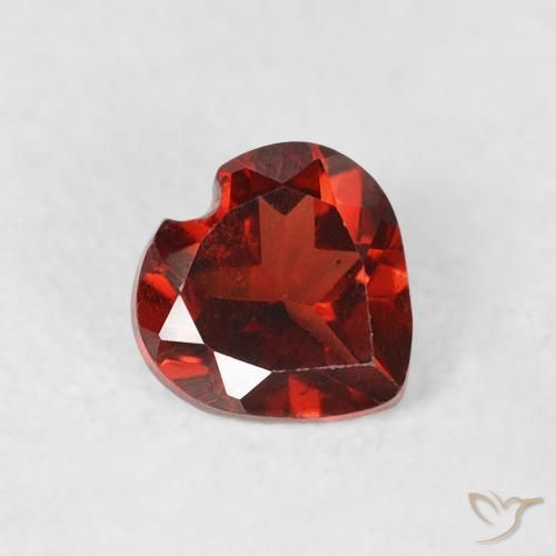 Granate piropo Rojo sangría natural de 0.56 ct, Corazón, VS