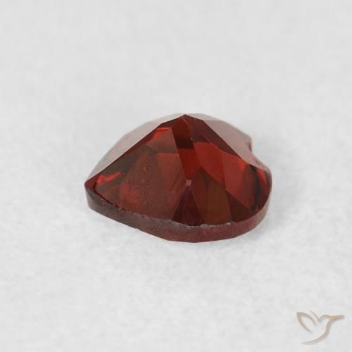 Granate piropo Rojo sangría natural de 0.56 ct, Corazón, VS