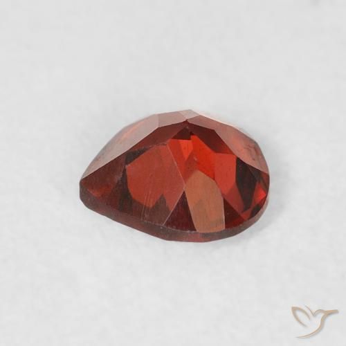 Granate piropo Rojo sangría natural de 0.53 ct, En forma de pera, VS