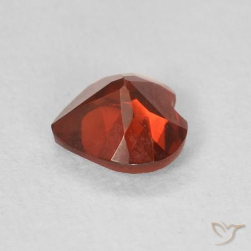 Granate piropo Rojo grosella natural de 0.60 ct, Corazón, VS
