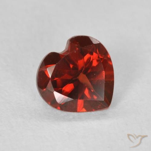 Granate piropo Rojo claro natural de 0.54 ct, Corazón, VS