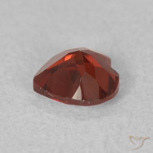Granate piropo Rojo claro natural de 0.61 ct, Corazón, VS