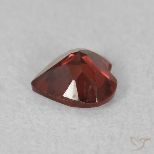 Granate piropo Rojo grosella natural de 0.52 ct, Corazón, VVS-VS