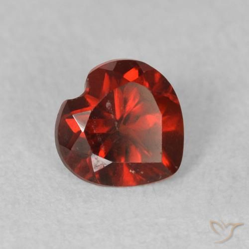 Granate piropo Rojo sangría natural de 0.50 ct, Corazón, VVS-VS