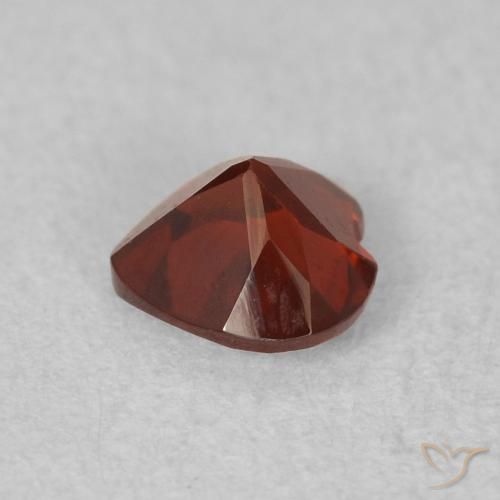 Granate piropo Rojo sangría natural de 0.50 ct, Corazón, VVS-VS