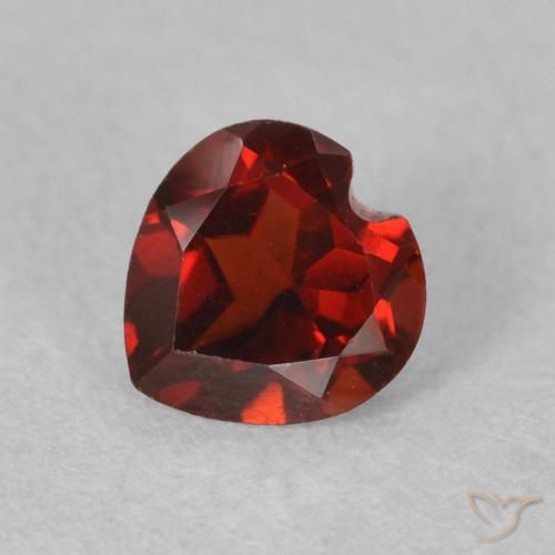 Granate piropo Rojo sangría natural de 0.59 ct, Corazón, VVS-VS