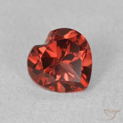 Granate piropo Rojo grosella natural de 0.62 ct, Corazón, VVS-VS