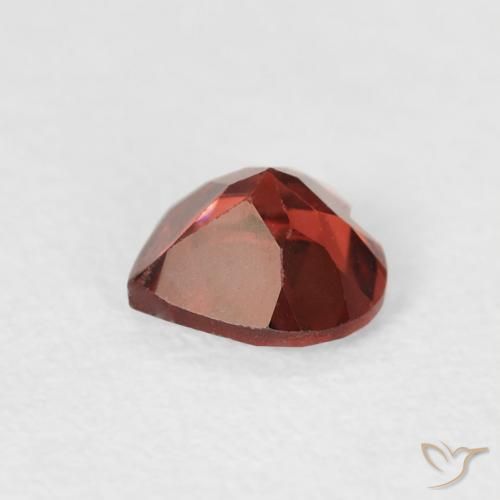 Granate piropo Rojo claro natural de 0.56 ct, Corazón, VS
