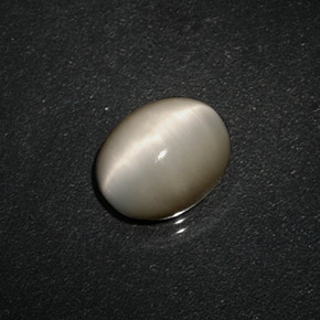 Quartz cat's eye crema natural de 3,06 ct, corte óvalo, opaco