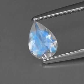 Piedra lunar arcoíris Blanco azul natural de 0.52 ct, En forma de pera, VVS-VS