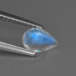 Piedra lunar arcoíris Blanco azul natural de 0.52 ct, En forma de pera, VVS-VS