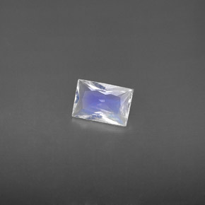 Piedra lunar arcoíris Blanco azul natural de 0.53 ct, Corte Baguette, VS