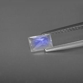 Piedra lunar arcoíris Blanco azul natural de 0.53 ct, Corte Baguette, VS