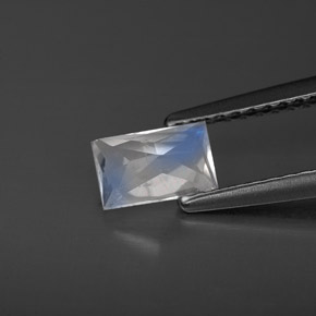 Piedra lunar arcoíris Blanco azul natural de 0.53 ct, Corte Baguette, VS