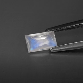 Piedra lunar arcoíris Blanco azul natural de 0.40 ct, Corte Baguette, VS