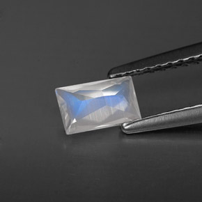 Piedra lunar arcoíris Blanco azul natural de 0.42 ct, Corte Baguette, VS