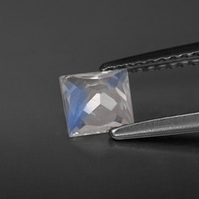 Piedra lunar arcoíris Blanco azul natural de 0.56 ct, Cuadrado, VS
