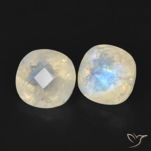 Gemas de Piedra lunar arcoíris Blanco azulado natural de 1.56 ct, Forma Cojín, Translúcido