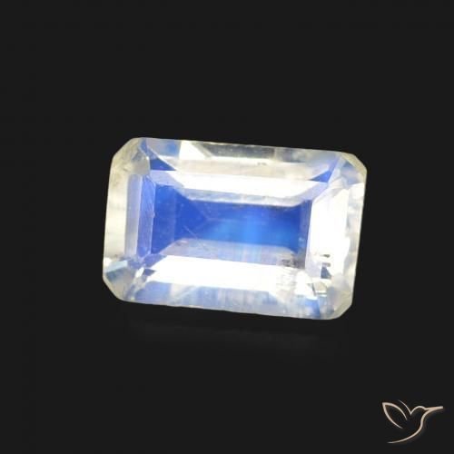 Piedra lunar arcoíris Blanco azulado natural de 0.57 ct, Corte Octágono / Esmeralda, Transparente