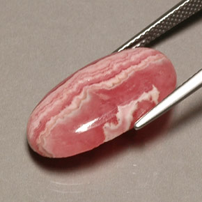 Rodocrosita multicolor natural de 13,08 ct, corte óvalo, opaco