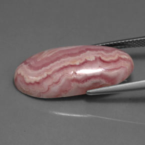 Rodocrosita Multirosado natural de 15.40 ct, Corte Óvalo, Opaco
