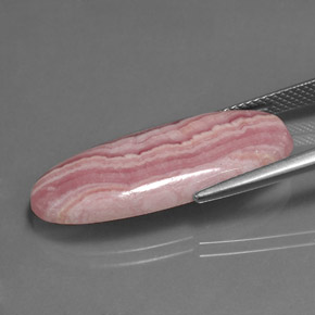Rodocrosita Multirosado natural de 13.35 ct, Corte Óvalo, Opaco