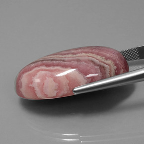 Rodocrosita Multicolor natural de 61.94 ct, Corte Óvalo, Opaco