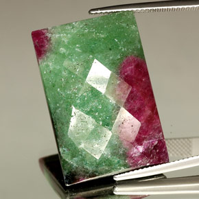 Rubí zoisita multicolor natural de 42,79 ct, baguette, opaco