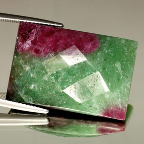 Rubí zoisita multicolor natural de 42,79 ct, baguette, opaco