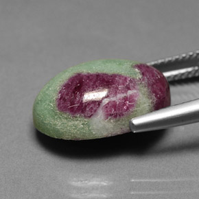 Rubí zoisita multicolor natural de 11,90 ct, corte óvalo, opaco