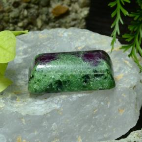 Rubí zoisita multicolor natural de 25,75 ct, corte esmeralda, opaco
