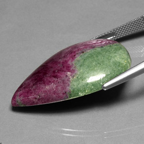 Rubí zoisita multicolor natural de 44,82 ct, en forma de pera, opaco