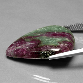 Rubí zoisita multicolor natural de 55,69 ct, en forma de pera, opaco