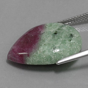 Rubí zoisita multicolor natural de 15,70 ct, en forma de pera, opaco