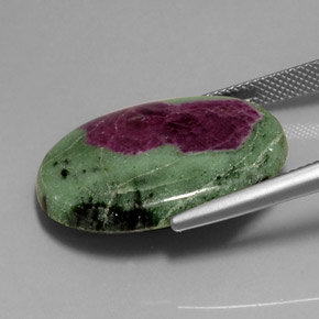 Rubí zoisita multicolor natural de 28,10 ct, corte óvalo, opaco