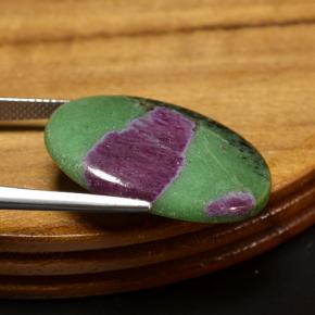 Rubí zoisita multicolor natural de 21,96 ct, corte óvalo, opaco