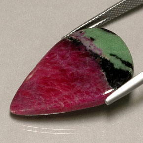 Rubí zoisita multicolor natural de 23,73 ct, en forma de pera, opaco
