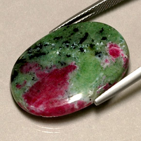 Rubí zoisita multicolor natural de 21,97 ct, corte óvalo, opaco