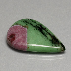 Rubí zoisita multicolor natural de 22,31 ct, en forma de pera, opaco