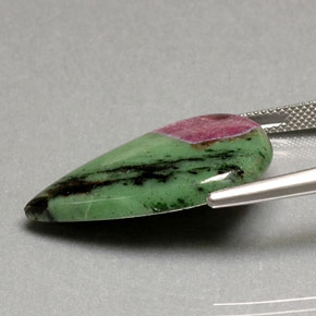 Rubí zoisita multicolor natural de 22,31 ct, en forma de pera, opaco