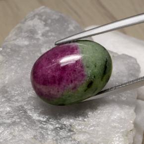Rubí zoisita multicolor natural de 19,75 ct, corte óvalo, opaco
