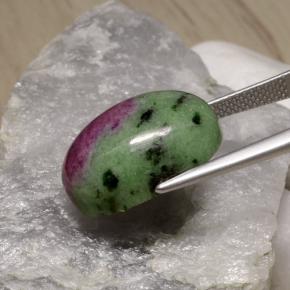 Rubí zoisita multicolor natural de 19,75 ct, corte óvalo, opaco